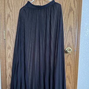 Wyatt Pleated Black Maxi Skirt Size Small